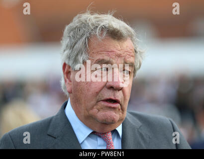 Sir Michael Stoute Race Horse Trainer (Newmarket) während der Tag zwei des Dubai zukünftigen Meister Festival in Newmarket Racecourse. PRESS ASSOCIATION Foto. Bild Datum: Samstag, Oktober 13, 2018. Siehe PA Geschichte RACING Newmarket. Photo Credit: Nigel Französisch/PA-Kabel Stockfoto