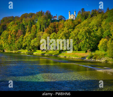 DE - Bayern: Isar und Kalvarienberg bei Bad Tölz (HDR-Bild) Stockfoto