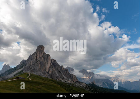 Eindruck von der Passo di Giau, im Querformat, während des Sonnenuntergangs. Stockfoto