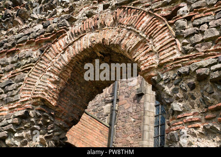 Römische Bogen des zerstörten Mauer der Römischen Thermen, Jewry Wall Museum, Leicester, England, Großbritannien Stockfoto