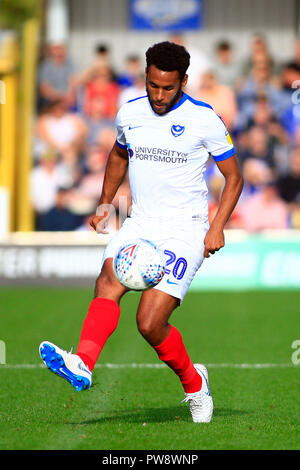 Kingston upon Thames, Großbritannien. 13. Oktober 2018. Nathan Thompson von Portsmouth in Aktion. EFL Skybet Fußball-Liga ein Spiel, AFC Wimbledon v Portsmouth im Cherry Red Records Stadion in Kingston upon Thames, Surrey am Samstag, den 13. Oktober 2018. Dieses Bild dürfen nur für redaktionelle Zwecke verwendet werden. Nur die redaktionelle Nutzung, eine Lizenz für die gewerbliche Nutzung erforderlich. Keine Verwendung in Wetten, Spiele oder einer einzelnen Verein/Liga/player Publikationen. pic von Steffan Bowen/Andrew Orchard sport Fotografie/Alamy leben Nachrichten Stockfoto