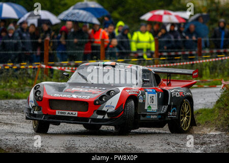 Ballybofey, Donegal, Irland. 13 Okt, 2018. Motorsport, Donegal Herbstrallye; Stuart Darcy und Patrick Bräute (Darrian T90) seitlich durch die Ecken Credit: Aktion plus Sport/Alamy leben Nachrichten Stockfoto