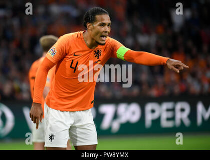 Amsterdam, Niederlande. 13 Okt, 2018. 13. Oktober 2018, in den Niederlanden, Amsterdam: Fußball: Nationen Liga A, Gruppenphase, Gruppe 1 Spieltag 3: Niederlande gegen Deutschland in der Johan Cruyff Arena. Virgil van Dijk aus den Niederlanden. Credit: Ina Faßbender/dpa/Alamy leben Nachrichten Stockfoto