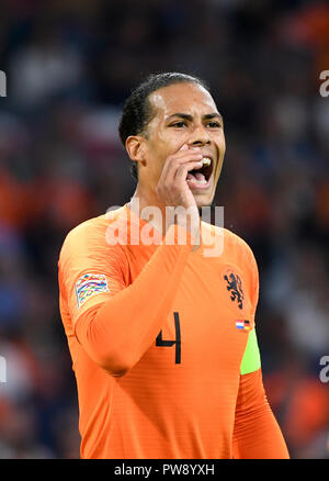 Amsterdam, Niederlande. 13 Okt, 2018. 13. Oktober 2018, in den Niederlanden, Amsterdam: Fußball: Nationen Liga A, Gruppenphase, Gruppe 1 Spieltag 3: Niederlande gegen Deutschland in der Johan Cruyff Arena. Virgil van Dijk aus den Niederlanden. Credit: Ina Faßbender/dpa/Alamy leben Nachrichten Stockfoto