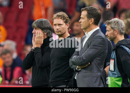 Amsterdam, Niederlande. Oktober 13, 2018 Netherlands-Germany, Fußball, Amsterdam, 13. Oktober 2018 DFB-headcoach Joachim Jogi Löw, Löw, Marcus SORG, Assistent coach DFB-Manager Oliver Bierhoff, DFB-Teammanager, NIEDERLANDE - DEUTSCHLAND Fußball-Nationen Liga, Saison 2018/2019, Amsterdam, Niederlande, 13. Oktober 2018. © Peter Schatz/Alamy Live News Credit: Peter Schatz/Alamy leben Nachrichten Stockfoto