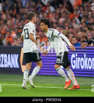 Amsterdam, Niederlande. Oktober 13, 2018 Netherlands-Germany, Fußball, Amsterdam, Oktober 13, 2018 Thomas Mueller, DFB 13 Leroy SANE, DFB 19 ändern, Substitution, NIEDERLANDE - DEUTSCHLAND Fußball-Nationen Liga, Saison 2018/2019, Amsterdam, Niederlande, 13. Oktober 2018. © Peter Schatz/Alamy Live News Credit: Peter Schatz/Alamy leben Nachrichten Stockfoto
