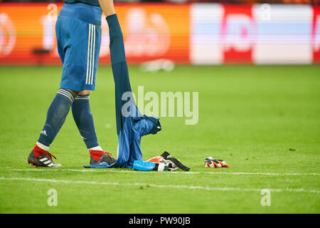 Amsterdam, Niederlande. Oktober 13, 2018 Netherlands-Germany, Fußball, Amsterdam, 13. Oktober 2018 Ziel für 3-0 Manuel Neuer, DFB 1 Torhüter, traurig, enttäuscht, wütend, Emotionen, Enttäuschung, Frustration, Frustration, Traurigkeit, Verzweiflung, Hoffnungslosigkeit, NIEDERLANDE - DEUTSCHLAND Fußball-Nationen Liga, Saison 2018/2019, Amsterdam, Niederlande, 13. Oktober 2018. © Peter Schatz/Alamy Live News Credit: Peter Schatz/Alamy leben Nachrichten Stockfoto
