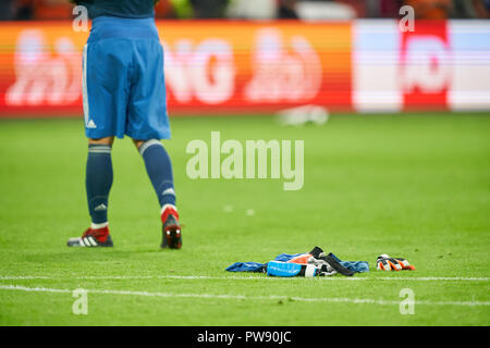 Amsterdam, Niederlande. Oktober 13, 2018 Netherlands-Germany, Fußball, Amsterdam, 13. Oktober 2018 Ziel für 3-0 Manuel Neuer, DFB 1 Torhüter, traurig, enttäuscht, wütend, Emotionen, Enttäuschung, Frustration, Frustration, Traurigkeit, Verzweiflung, Hoffnungslosigkeit, NIEDERLANDE - DEUTSCHLAND Fußball-Nationen Liga, Saison 2018/2019, Amsterdam, Niederlande, 13. Oktober 2018. © Peter Schatz/Alamy Live News Credit: Peter Schatz/Alamy leben Nachrichten Stockfoto