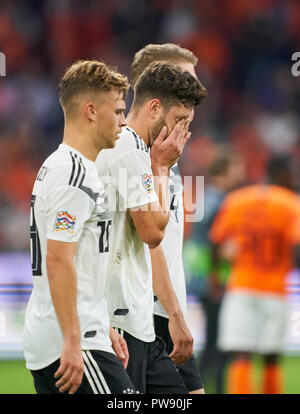 Amsterdam, Niederlande. Oktober 13, 2018 Netherlands-Germany, Fußball, Amsterdam, Oktober 13, 2018 Jonas HECTOR, DFB 3 Joshua KIMMICH, DFB 18 traurig, enttäuscht, wütend, Emotionen, Enttäuschung, Frustration, Frustration, Traurigkeit, Verzweiflung, Hoffnungslosigkeit, NIEDERLANDE - DEUTSCHLAND Fußball-Nationen Liga, Saison 2018/2019, Amsterdam, Niederlande, 13. Oktober 2018. © Peter Schatz/Alamy Live News Credit: Peter Schatz/Alamy leben Nachrichten Stockfoto