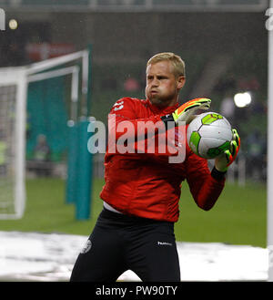 Aviva Stadium, Dublin, Irland. 13 Okt, 2018. UEFA Nationen Liga Fußball, Irland gegen Dänemark; Allgemeine Ansicht Dänemarks Torhüter Kasper Schmeichel im Warm up Credit: Aktion plus Sport/Alamy leben Nachrichten Stockfoto