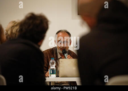Turin, Italien. 13. Oktober, 2018. Manoochre Deghati gibt einen öffentlichen Vortrag in der World Press Photo Ausstellung 2018. MLBARIONA/Alamy leben Nachrichten Stockfoto