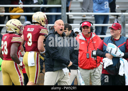 Alumni Stadium. 13 Okt, 2018. MA, USA; Boston College Eagles Head Coach Steve Addazio während der NCAA Football Spiel zwischen Louisville Kardinäle und Boston College Eagles unter Alumni Stadium. Boston College gewann 38-20. Anthony Nesmith/CSM/Alamy leben Nachrichten Stockfoto