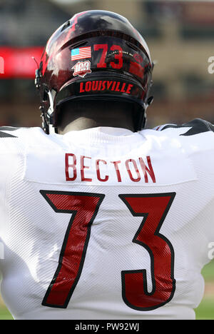 Alumni Stadium. 13 Okt, 2018. MA, USA; Louisville Kardinäle Offensive Lineman Mekhi Becton (73) während der NCAA Football Spiel zwischen Louisville Kardinäle und Boston College Eagles unter Alumni Stadium. Boston College gewann 38-20. Anthony Nesmith/CSM/Alamy leben Nachrichten Stockfoto