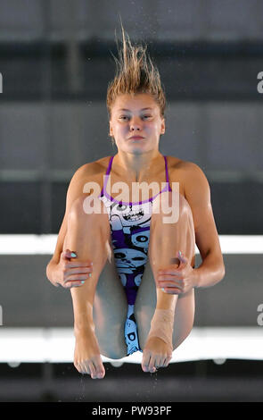 Buenos Aires, Argentinien. 13 Okt, 2018. Silbermedaillengewinner Sofiia Lyskun der Ukraine konkurriert, während bei den Frauen 10-m-Finale bei den Olympischen Spielen 2018 Sommer Jugend in Buenos Aires, Argentinien, Okt. 13, 2018. Credit: Zhu Zheng/Xinhua/Alamy leben Nachrichten Stockfoto