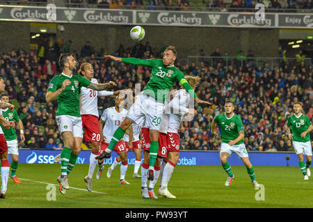 Dublin, Irland. 13 Okt, 2018. Richard Keogh in Aktion während der Rep. von Irland vs Dänemark UEFA Nationen Liga Match im Aviva Stadium. Ergebnis 0-0 Credit: Ben Ryan/SOPA Images/ZUMA Draht/Alamy leben Nachrichten Stockfoto