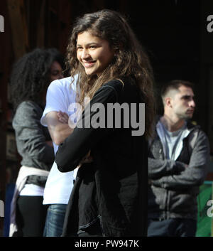 Oktober 12, 2018 Tom Holland, Zendaya filiming Spider-Man: Weit weg von zu Hause, Dreharbeiten in New York Oktober 12, 2018 Credit: RW/MediaPunch Credit: MediaPunch Inc/Alamy leben Nachrichten Stockfoto