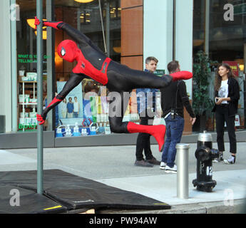 Oktober 12, 2018 Tom Holland, Zendaya filiming Spider-Man: Weit weg von zu Hause, Dreharbeiten in New York Oktober 12, 2018 Credit: RW/MediaPunch Credit: MediaPunch Inc/Alamy leben Nachrichten Stockfoto