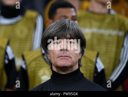 Amsterdam, Niederlande. 13 Okt, 2018. Fussball: Nationen Liga A, Gruppenphase, Gruppe 1 Spieltag 3: Niederlande - Deutschland in der Johan Cruyff Arena. Bundestrainer Joachim Löw aus Deutschland vor dem Spiel. Credit: Ina Faßbender/dpa/Alamy leben Nachrichten Stockfoto