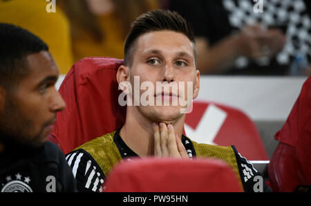 Amsterdam, Niederlande. 13 Okt, 2018. Fussball: Nationen Liga A, Gruppenphase, Gruppe 1 Spieltag 3: Niederlande - Deutschland in der Johan Cruyff Arena. Niklas Süle aus Deutschland ist auf der Bank sitzen. Credit: Ina Faßbender/dpa/Alamy leben Nachrichten Stockfoto