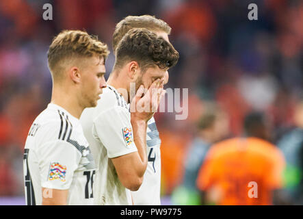 Amsterdam, Niederlande. Oktober 13, 2018 Joshua KIMMICH, DFB 18 Jonas HECTOR, DFB 3 Matthias GINTER, DFB 4 traurig, enttäuscht, wütend, Emotionen, Enttäuschung, Frustration, Frustration, Traurigkeit, Verzweiflung, Hoffnungslosigkeit, NIEDERLANDE - DEUTSCHLAND 3-0 Fußballnationen Liga, Saison 2018/2019, Amsterdam, Niederlande, 13. Oktober 2018. © Peter Schatz/Alamy leben Nachrichten Stockfoto