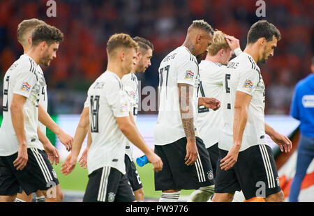 Amsterdam, Niederlande. Oktober 13, 2018 Joshua KIMMICH, DFB 18 Jonas HECTOR, DFB 3 Matthias GINTER, DFB 4 Mark UTH, DFB 23 Jerome BOATENG, Nr. 17 DFB-Mats HUMMELS, DFB 5 Julian BRANDT, DFB 10 traurig, enttäuscht, wütend, Emotionen, Enttäuschung, Frustration, Frustration, Traurigkeit, Verzweiflung, Hoffnungslosigkeit, NIEDERLANDE - DEUTSCHLAND 3-0 Fußballnationen Liga, Saison 2018/2019, Amsterdam, Niederlande, 13. Oktober 2018. © Peter Schatz/Alamy leben Nachrichten Stockfoto