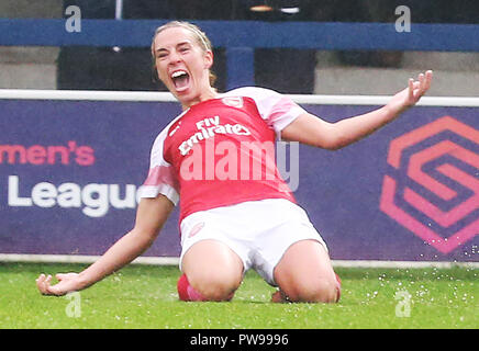 Kingston upon Thames, Großbritannien. 14. Oktober. 2018 Jordan Nobby von Arsenal feiert ihr 2. Ziel während Super Der FA Frauen Liga Match zwischen dem FC Chelsea und Arsenal an Kingsmeadow Stadion, Kingston upon Thames, England am 14. Okt 2018. Kredit Aktion Foto Sport Foto Credit: Action Sport / alamy Leben Nachrichten Stockfoto