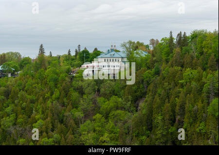 Manoir Montmorency Montmorency Falls Park, in der Nähe von Quebec City, Hosting eine Interpretation Center, Restaurant und Terrasse. Quebec, Kanada Stockfoto