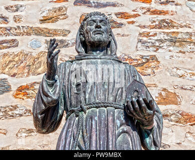 Estatua de San Francisco de Asís. Guadalupe. Cáceres. Der Extremadura. España. Stockfoto