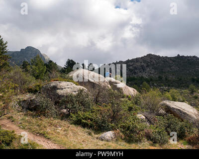 Sendero. Valle de La Barranca de la Sierra de Guadarrama y Dentro del'Parque Regional de la cuenca Alta del Manzanares" (Reserva de la Biosfera por l Stockfoto