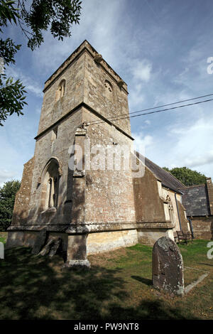 All Saints Church, Garsdon, Wiltshire, UK. Mittelalterlichen Turm. Enthält die Washington Gedenkstätten, und die Kirche hat Verbindungen zu George Washington. Stockfoto