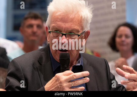 Frankfurt am Main, Deutschland. 13 Okt, 2018. Winfried Kretschmann, der Minister? Präsident von Baden-württemberg, spricht bei einem Gespräch auf der Frankfurter Book-Fair. Die 70. Frankfurter Buchmesse 2018 ist die weltweit größte Buchmesse mit über 7.000 Ausstellern und über 250.000 erwarteten Besucher. Es ist geöffnet vom 10. bis zum 14. Oktober mit der letzten zwei Tage für die Öffentlichkeit geöffnet wird. Quelle: Michael Debets/Pacific Press/Alamy leben Nachrichten Stockfoto