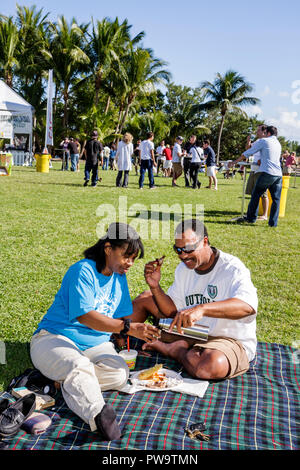 Miami Florida, Coconut Grove, Pfauenpark, großartiger Geschmack des Groves, Gemeinschaftsveranstaltung, Food Festival, Festivals, Feier, Messe, Geschmack, Verkostung, Schwarze Schwarze Stockfoto