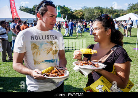 Miami Florida, Coconut Grove, Pfau Park, großer Geschmack des Groves, Gemeinschaftsveranstaltung, Food Festival, Festivals, Feier, Messe, Geschmack, Verkostung, hispanische Lati Stockfoto