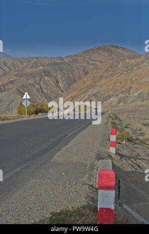 Der Karakorum Highway, der chinesischen Seite, Region Xinjiang, China. Stockfoto