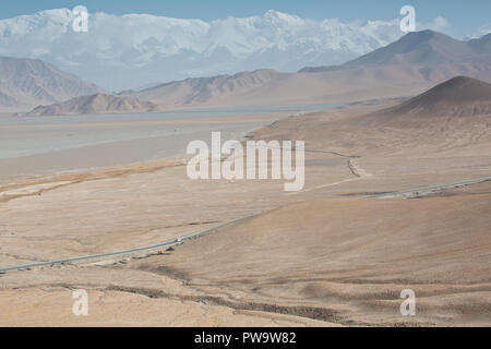 Der Karakorum Highway, der chinesischen Seite, Region Xinjiang, China. Stockfoto