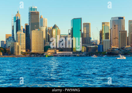 Die Stadt Sydney Skyline von Kirribilli im Hafen von Sydney in Sydney, Australien gesehen. Stockfoto