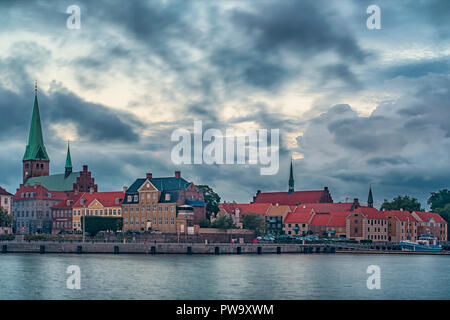 Die Stadt Helsingør in Dänemark aus über den Hafen. Stockfoto