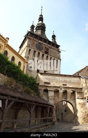 Mittelalterliche Clocktower dating von 1360 in die Zitadelle von Sighisoara in Siebenbürgen, Rumänien Stockfoto