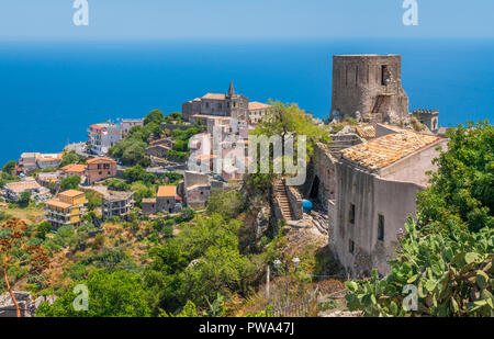 Malerische Aussicht in Forza D'Agrò, malerische Stadt in der Provinz Messina, Sizilien, Süditalien. Stockfoto