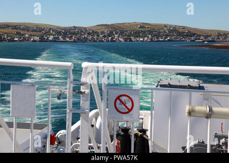 Die NorthLink Fähre Stromness auf Orkney Hamnavoe verlassen Stockfoto