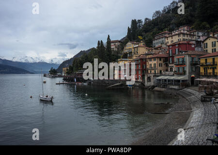 Varenna, Italien - 31. März 2018: Das Fischerdorf Varenna, Italien Stockfoto