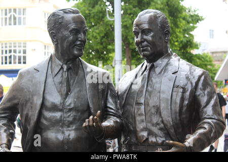 John und Cecil Moores Statue in Liverpool City Centre Stockfoto