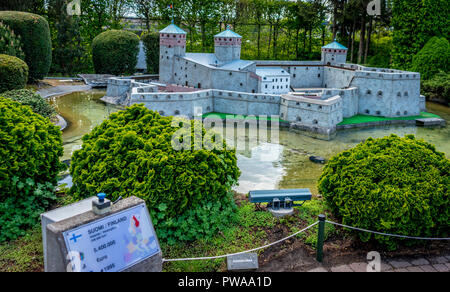 Brüssel, Belgien - 17 April 2017: Miniaturen im Park Mini-europa-Reproduktion der Burg Olavinlinna in Finnland, Europa Stockfoto