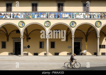 Ospedale del Ceppo di Pistoia in der Piazza Giovanni, Altstadt von Pistoia, Toskana, Italien, Europa, Stockfoto