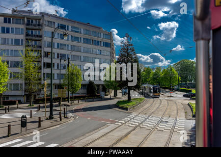 Brüssel, Belgien - 17 April 2017: eine Straßenbahn vorbei in den Straßen von Brüssel, Belgien Stockfoto