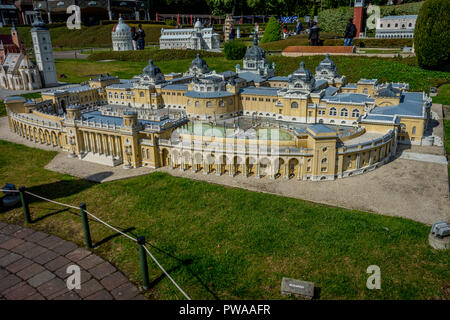 Brüssel, Belgien - 17 April 2017: Miniaturen im Park Mini-europa-Reproduktion des Szecheneyi Bäder, Budapest, Ungarn, Europa Stockfoto