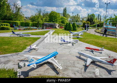 Brüssel, Belgien - 17 April 2017: Miniaturen im Park Mini-europa-Reproduktion der Fluggesellschaften in Europa, Airbus, KLM Stockfoto