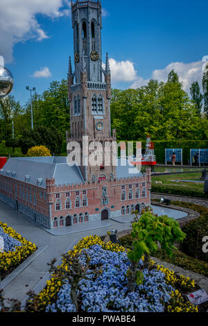 Brüssel, Belgien - 17 April 2017: Miniaturen im Park Mini-europa-Reproduktion der der Belfried von Brügge, Belgien, Europa Stockfoto