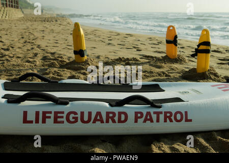 Durban, KwaZulu-Natal, Südafrika, Nahaufnahme, Detail, Surf Lifesaving Equipment von ikonischen uMhlanga Rocks Beach, Wasser Sicherheit für Menschen schwimmen, Stockfoto