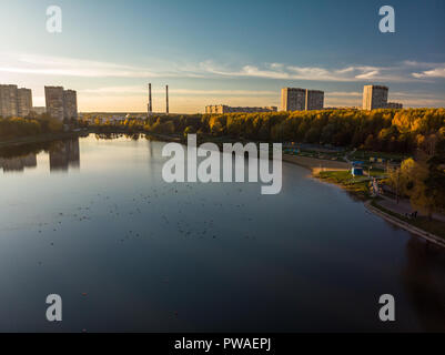 Sonnenuntergang über Shkolnoe See in Zelenograd von Moskau, Russland Stockfoto